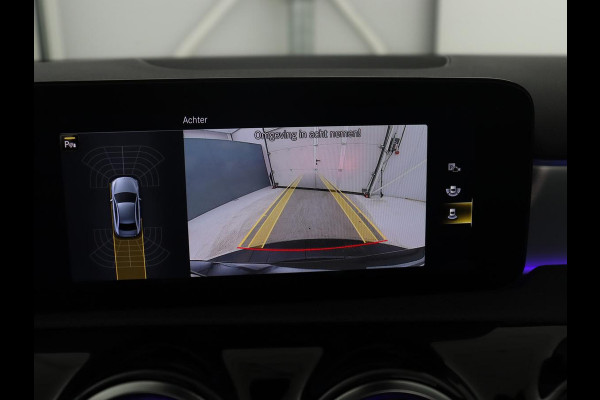 Mercedes-Benz A-Klasse 200 Business Solution AMG | Pano.Dak | Camera | Navigatie | Apple Carplay | LED
