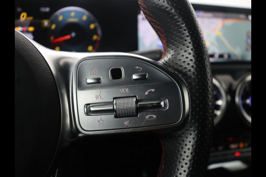 Mercedes-Benz A-Klasse 200 Business Solution AMG | Pano.Dak | Camera | Navigatie | Apple Carplay | LED