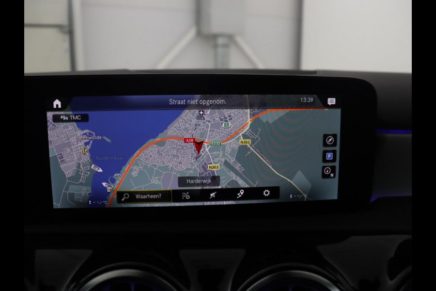 Mercedes-Benz A-Klasse 200 Business Solution AMG | Pano.Dak | Camera | Navigatie | Apple Carplay | LED