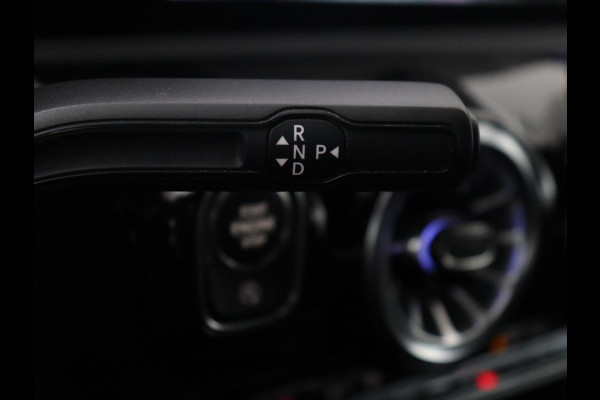 Mercedes-Benz A-Klasse 200 Business Solution AMG | Pano.Dak | Camera | Navigatie | Apple Carplay | LED