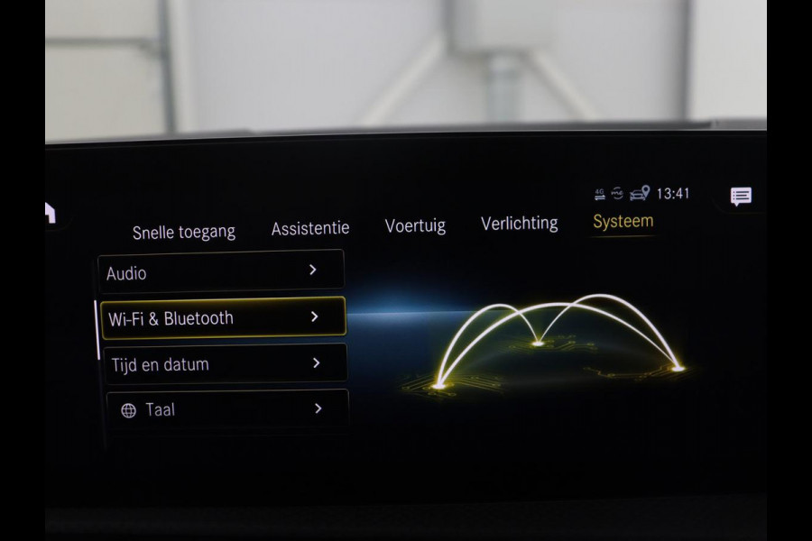 Mercedes-Benz A-Klasse 200 Business Solution AMG | Pano.Dak | Camera | Navigatie | Apple Carplay | LED