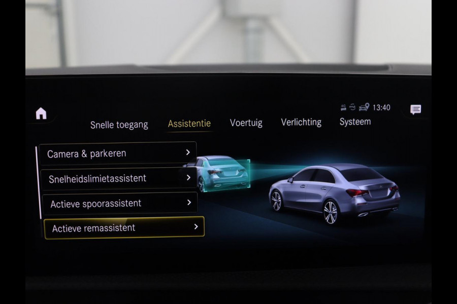 Mercedes-Benz A-Klasse 200 Business Solution AMG | Pano.Dak | Camera | Navigatie | Apple Carplay | LED