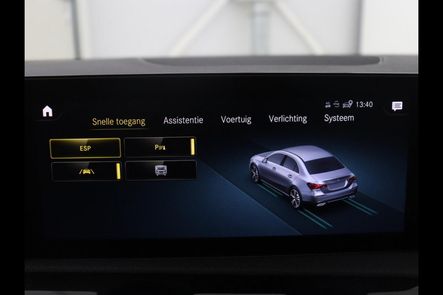 Mercedes-Benz A-Klasse 200 Business Solution AMG | Pano.Dak | Camera | Navigatie | Apple Carplay | LED