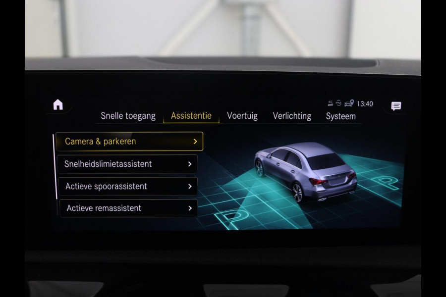 Mercedes-Benz A-Klasse 200 Business Solution AMG | Pano.Dak | Camera | Navigatie | Apple Carplay | LED