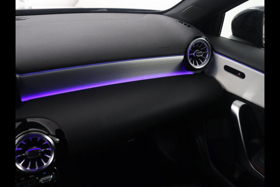 Mercedes-Benz A-Klasse 200 Business Solution AMG | Pano.Dak | Camera | Navigatie | Apple Carplay | LED