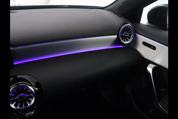 Mercedes-Benz A-Klasse 200 Business Solution AMG | Pano.Dak | Camera | Navigatie | Apple Carplay | LED