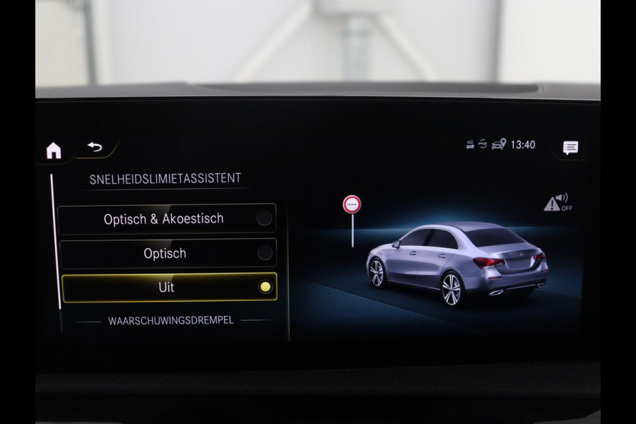 Mercedes-Benz A-Klasse 200 Business Solution AMG | Pano.Dak | Camera | Navigatie | Apple Carplay | LED