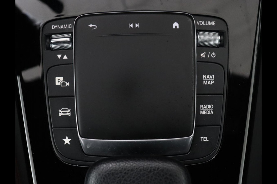 Mercedes-Benz A-Klasse 200 Business Solution AMG | Pano.Dak | Camera | Navigatie | Apple Carplay | LED
