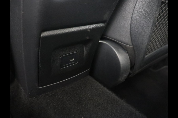 Mercedes-Benz A-Klasse 200 Business Solution AMG | Pano.Dak | Camera | Navigatie | Apple Carplay | LED