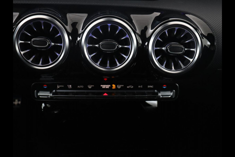 Mercedes-Benz A-Klasse 200 Business Solution AMG | Pano.Dak | Camera | Navigatie | Apple Carplay | LED