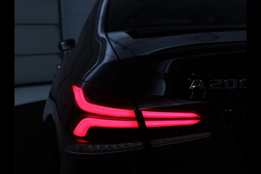 Mercedes-Benz A-Klasse 200 Business Solution AMG | Pano.Dak | Camera | Navigatie | Apple Carplay | LED