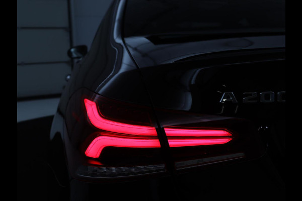 Mercedes-Benz A-Klasse 200 Business Solution AMG | Pano.Dak | Camera | Navigatie | Apple Carplay | LED