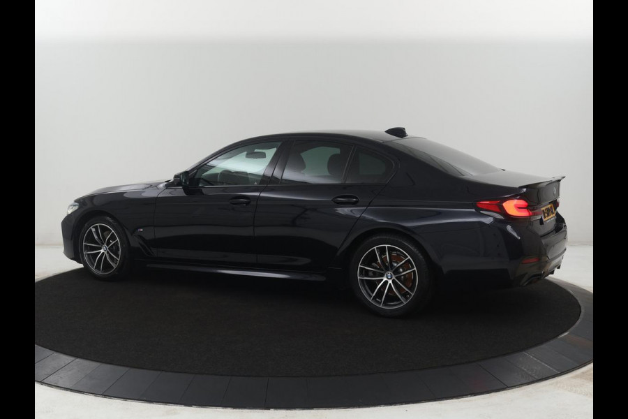 BMW 5 Serie 520i M-Sport | Leder | Stoelverwarming | Cruise control | Camera | Park assist | Navigatie | Carplay | Sfeerverlichting | Climate control | Full LED