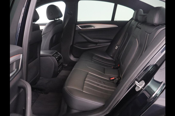 BMW 5 Serie 520i M-Sport | Leder | Stoelverwarming | Cruise control | Camera | Park assist | Navigatie | Carplay | Sfeerverlichting | Climate control | Full LED