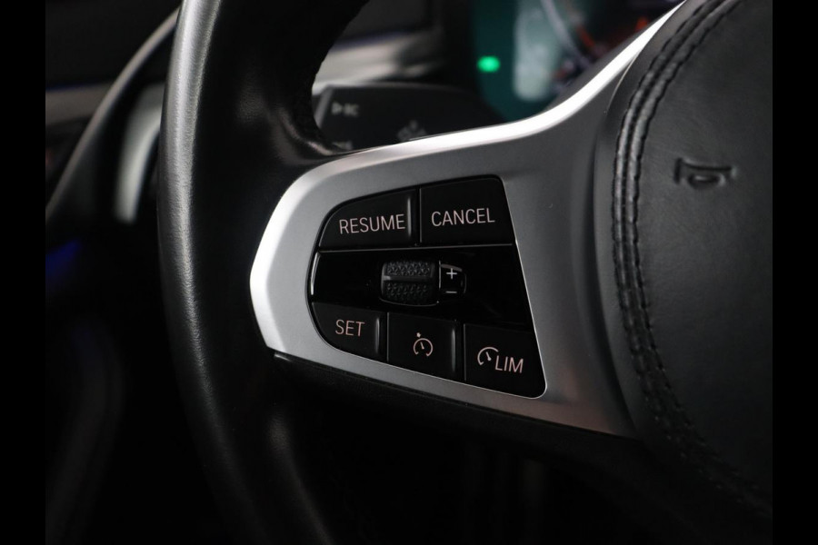 BMW 5 Serie 520i M-Sport | Leder | Stoelverwarming | Cruise control | Camera | Park assist | Navigatie | Carplay | Sfeerverlichting | Climate control | Full LED