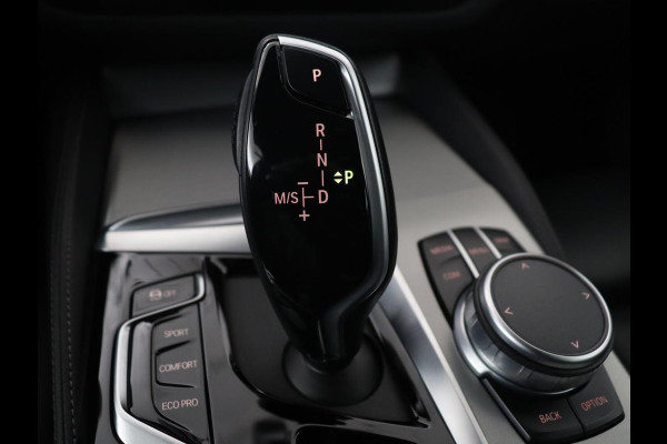 BMW 5 Serie 520i M-Sport | Leder | Stoelverwarming | Cruise control | Camera | Park assist | Navigatie | Carplay | Sfeerverlichting | Climate control | Full LED