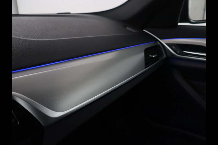 BMW 5 Serie 520i M-Sport | Leder | Stoelverwarming | Cruise control | Camera | Park assist | Navigatie | Carplay | Sfeerverlichting | Climate control | Full LED