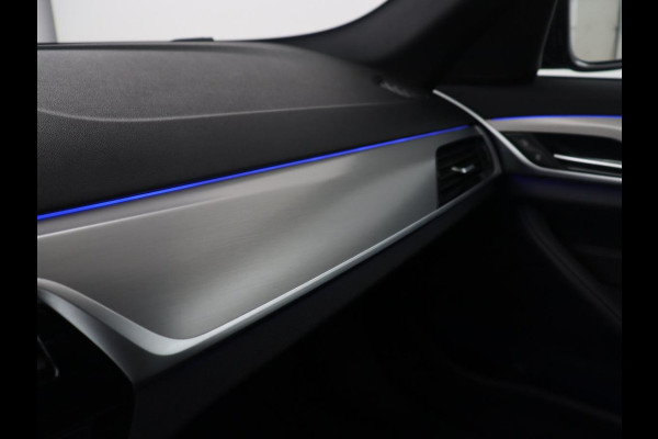 BMW 5 Serie 520i M-Sport | Leder | Stoelverwarming | Cruise control | Camera | Park assist | Navigatie | Carplay | Sfeerverlichting | Climate control | Full LED