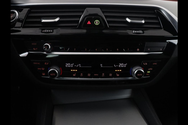BMW 5 Serie 520i M-Sport | Leder | Stoelverwarming | Cruise control | Camera | Park assist | Navigatie | Carplay | Sfeerverlichting | Climate control | Full LED