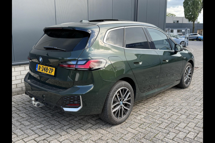 BMW 2 Serie Active Tourer 230e xDrive M Sport 18"/Panoramadak/Leder + memory/Trekhaak/Dodehoek/Keyless/360 camera/Harman Kardon/Adaptieve cruise/Head-up