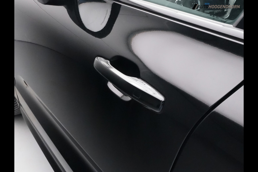 Volvo XC60 2.0 T6 Plug-in Hybrid AWD Plus Dark (APPLE CARPLAY,PANORAMADAK,STUUR-STOELVERWARMING,DODEHOEK,KEYLESS,MEMORY-SEATS)