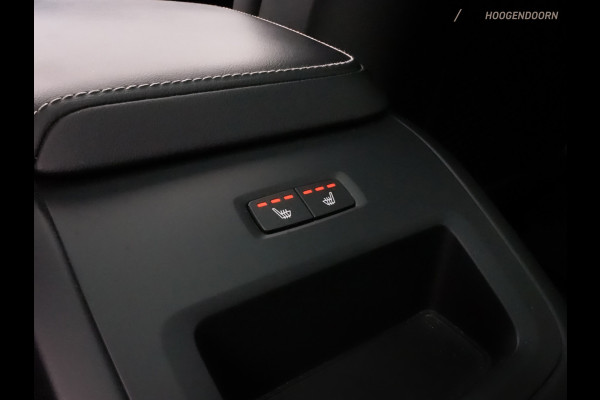 Volvo XC60 2.0 T6 Plug-in Hybrid AWD Plus Dark (APPLE CARPLAY,PANORAMADAK,STUUR-STOELVERWARMING,DODEHOEK,KEYLESS,MEMORY-SEATS)