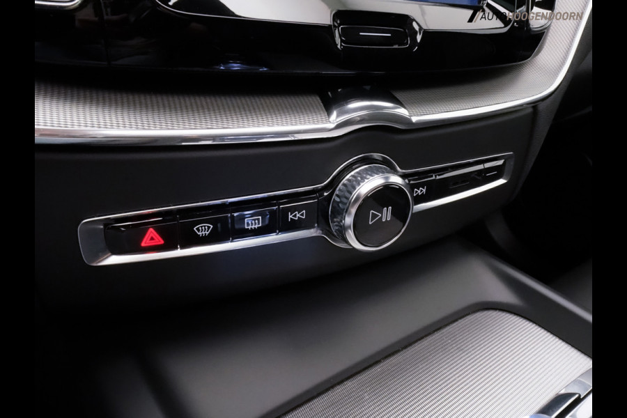 Volvo XC60 2.0 T6 Plug-in Hybrid AWD Plus Dark (APPLE CARPLAY,PANORAMADAK,STUUR-STOELVERWARMING,DODEHOEK,KEYLESS,MEMORY-SEATS)