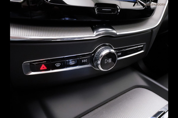 Volvo XC60 2.0 T6 Plug-in Hybrid AWD Plus Dark (APPLE CARPLAY,PANORAMADAK,STUUR-STOELVERWARMING,DODEHOEK,KEYLESS,MEMORY-SEATS)