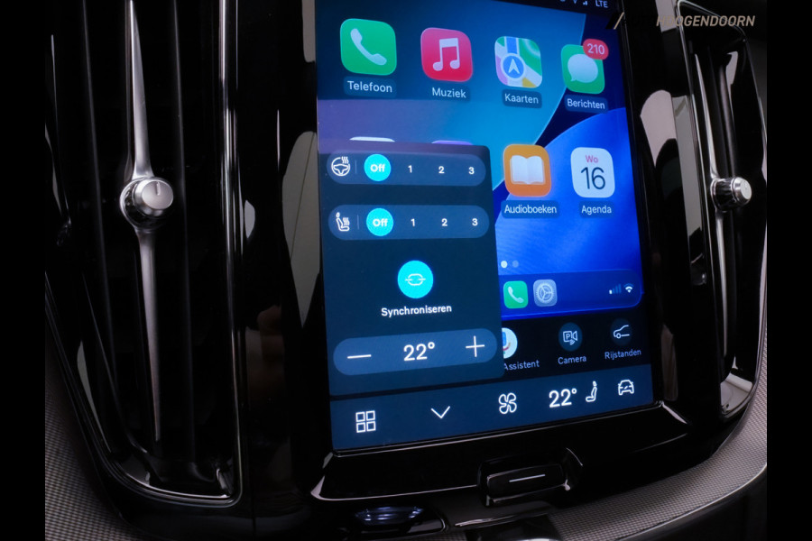 Volvo XC60 2.0 T6 Plug-in Hybrid AWD Plus Dark (APPLE CARPLAY,PANORAMADAK,STUUR-STOELVERWARMING,DODEHOEK,KEYLESS,MEMORY-SEATS)