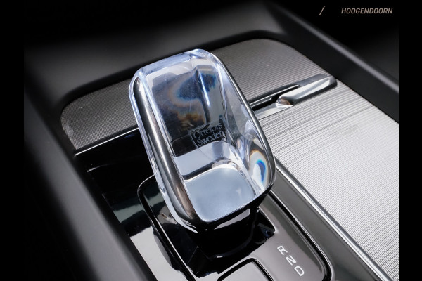 Volvo XC60 2.0 T6 Plug-in Hybrid AWD Plus Dark (APPLE CARPLAY,PANORAMADAK,STUUR-STOELVERWARMING,DODEHOEK,KEYLESS,MEMORY-SEATS)