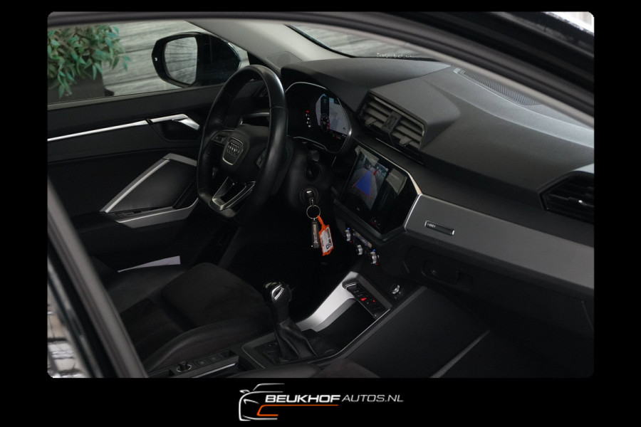 Audi Q3 35 TFSI S-Line Automaat Pano Trekhaak Leer Xenon Cam