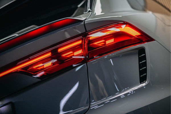 Audi RSQ8 Performance 4.0 TFSI RSQ8 quattro Performance Urban Face-lift Audi RSQ8 performance Urban Akarapovic Vossen 24 inch Full options Carbon, Nardo. Inmiddels mat PPF toegepast