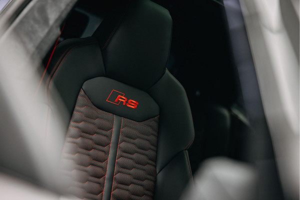 Audi RSQ8 Performance 4.0 TFSI RSQ8 quattro Performance Urban Face-lift Audi RSQ8 performance Urban Akarapovic Vossen 24 inch Full options Carbon, Nardo. Inmiddels mat PPF toegepast