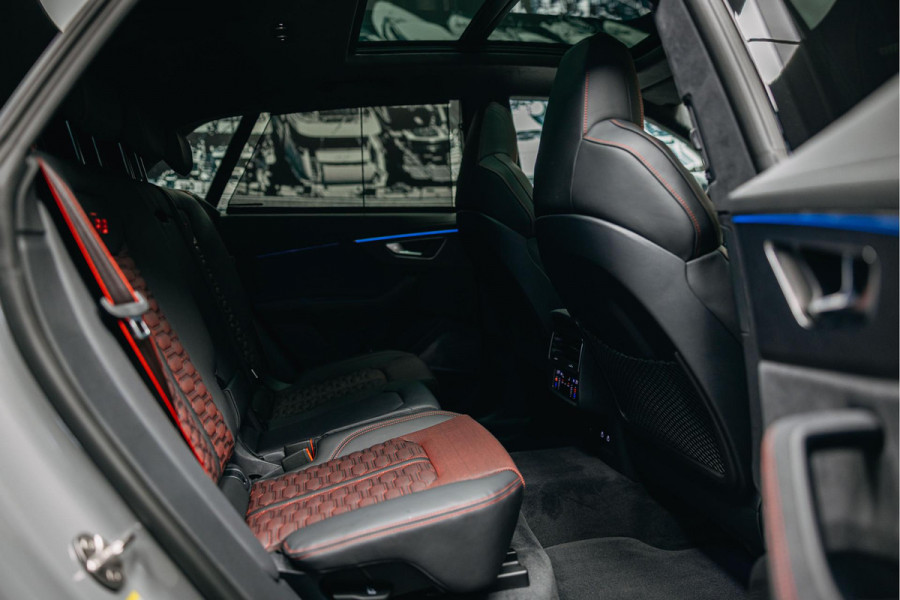 Audi RSQ8 Performance 4.0 TFSI RSQ8 quattro Performance Urban Face-lift Audi RSQ8 performance Urban Akarapovic Vossen 24 inch Full options Carbon, Nardo. Inmiddels mat PPF toegepast