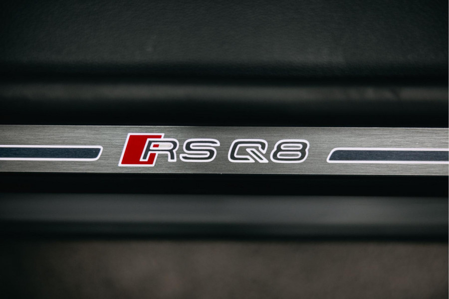 Audi RSQ8 Performance 4.0 TFSI RSQ8 quattro Performance Urban Face-lift Audi RSQ8 performance Urban Akarapovic Vossen 24 inch Full options Carbon, Nardo. Inmiddels mat PPF toegepast