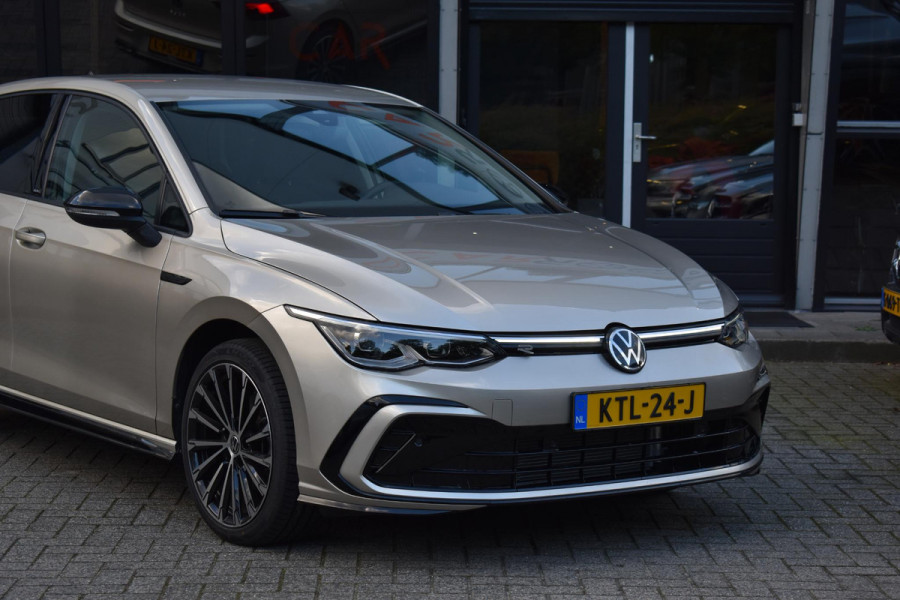 Volkswagen Golf 1.5 eTSI R-Line ACC DCC Carplay Camera Sfeer Trekhaak