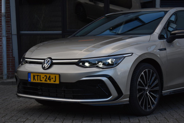 Volkswagen Golf 1.5 eTSI R-Line ACC DCC Carplay Camera Sfeer Trekhaak