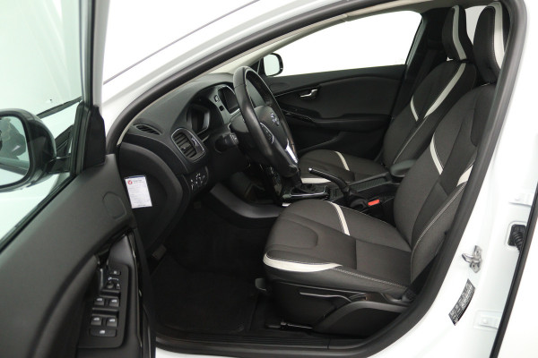 Volvo V40 Cross Country 1.5 T3 Dynamic Edition (PANORAMADAK, STOELVERWARMING, CAMERA, NAVIGATIE, PARKEERSENSOREN)
