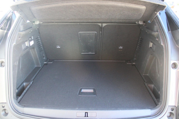 Peugeot 3008 1.6 180PK AUTOMAAT GT LINE | NAVIGATIE | CAMERA | APPLE CARPLAY/ANDROID AUTO | CLIMATE CONTROL | CRUISE CONTROL | FULL LED KOPLAMPEN | MISTLAMPEN VOOR | AFNEEMBARE TREKHAAK | 19" LICHTMETALEN VELGEN |