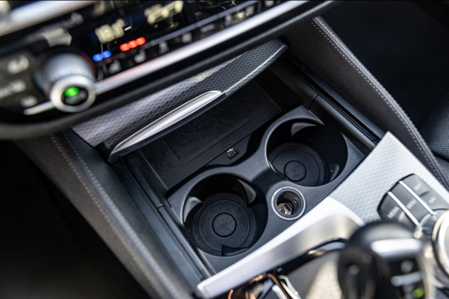 BMW 5 Serie Touring 540i xDrive M-Sport I Bowers & Wilkins I Panoramadak I Stoelkoeling & verwarming I 20" Breedset nieuw