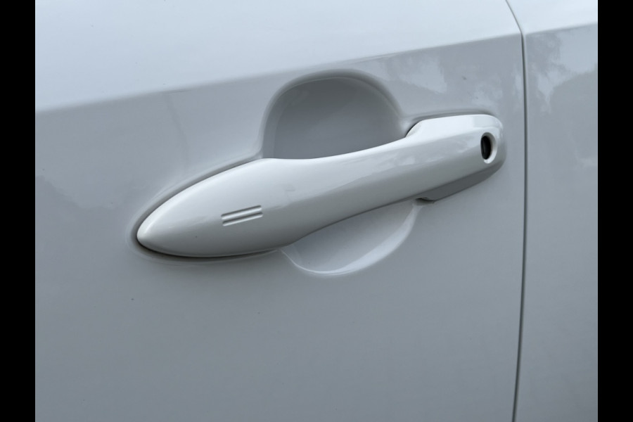 Toyota Corolla 1.8 Hybrid Style Plus | Dodehoekherkenning, 17 inch, Stoel + Stuurverwarming, Parkeersensoren