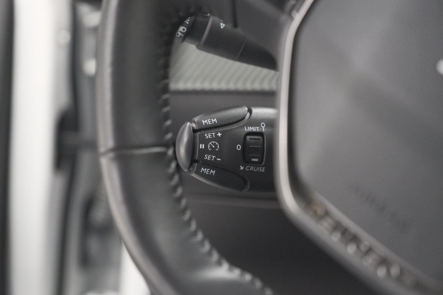 Peugeot 208 PureTech 100 Allure | Afneembare Trekhaak | Camera | Apple Carplay | Parkeersensoren