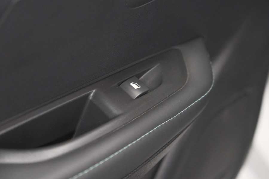 Peugeot 208 PureTech 100 Allure | Afneembare Trekhaak | Camera | Apple Carplay | Parkeersensoren