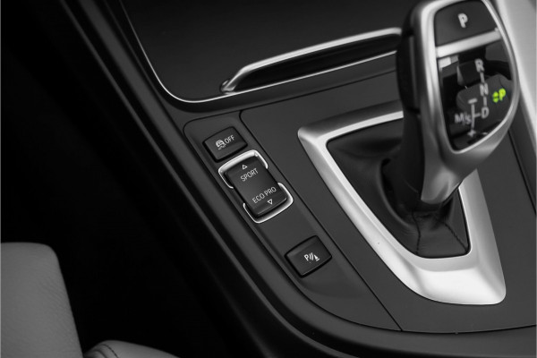 BMW 3 Serie Touring 320i Edition M Sport Shadow Pano Camera PDC HiFi 18"
