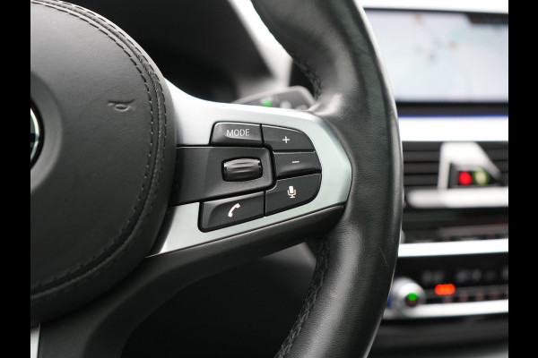 BMW 5 Serie Touring 520i M Sport 184pk Dealer O.H. | Panodak | Head Up | 360 Camera | Lederen Comfortstoelen Memory & Verwarmd | Sfeerverlichting | Blis | Apple Carplay | Stuur Verwarmd | Adaptive LED | Navigatie | DAB | 19"L.M |
