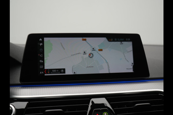 BMW 5 Serie Touring 520i M Sport 184pk Dealer O.H. | Panodak | Head Up | 360 Camera | Lederen Comfortstoelen Memory & Verwarmd | Sfeerverlichting | Blis | Apple Carplay | Stuur Verwarmd | Adaptive LED | Navigatie | DAB | 19"L.M |