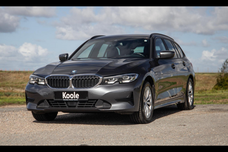 BMW 3 Serie Touring 330e High Executive LED / DEALER ONDERHOUDEN / CAMERA / CARPLAY / PHEV