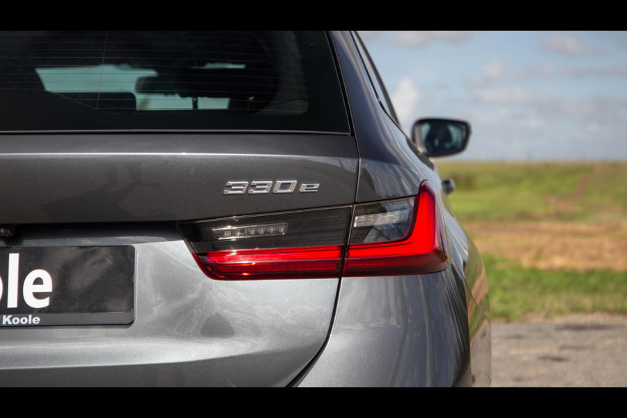 BMW 3 Serie Touring 330e High Executive LED / DEALER ONDERHOUDEN / CAMERA / CARPLAY / PHEV