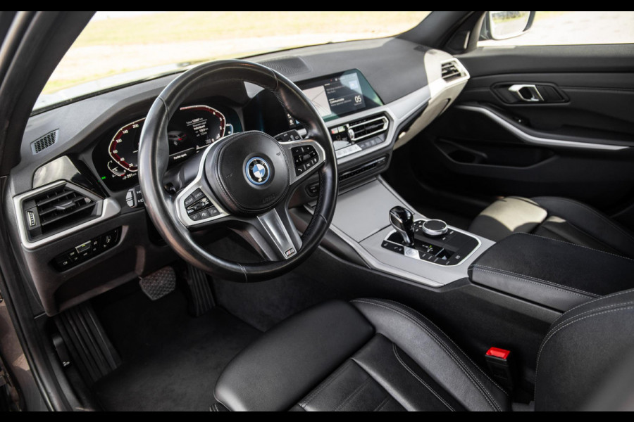BMW 3 Serie Touring 330e High Executive LED / DEALER ONDERHOUDEN / CAMERA / CARPLAY / PHEV