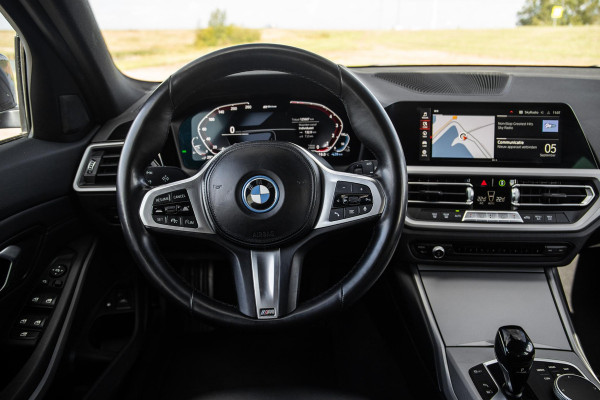 BMW 3 Serie Touring 330e High Executive LED / DEALER ONDERHOUDEN / CAMERA / CARPLAY / PHEV